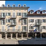Hotel & 