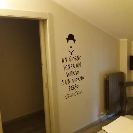 Hotel & 