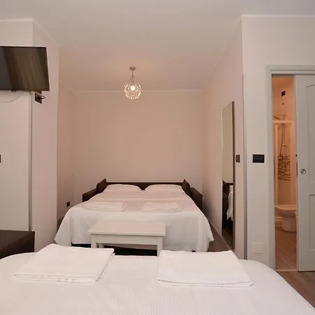 Hotel & 
