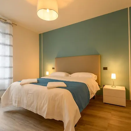 Hotel & 