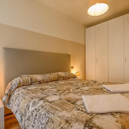 Hotel & 