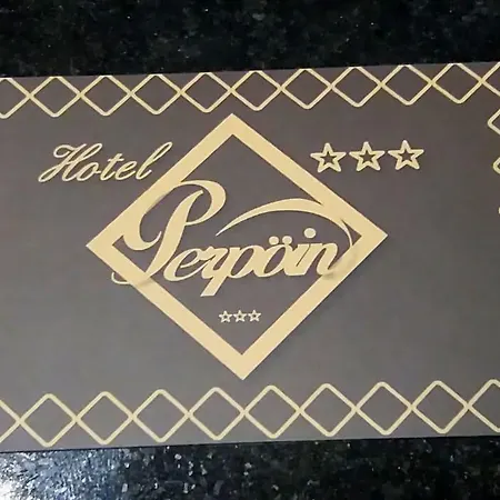 Hotel & 