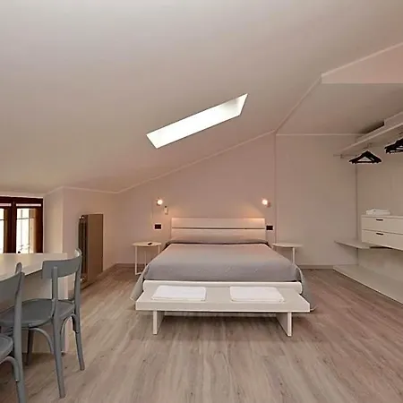 Hotel & 