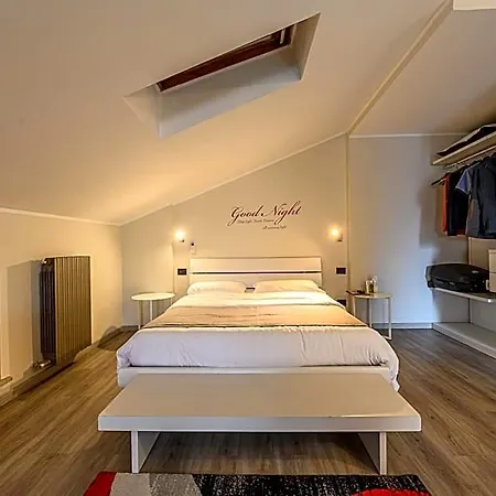 Hotel & 