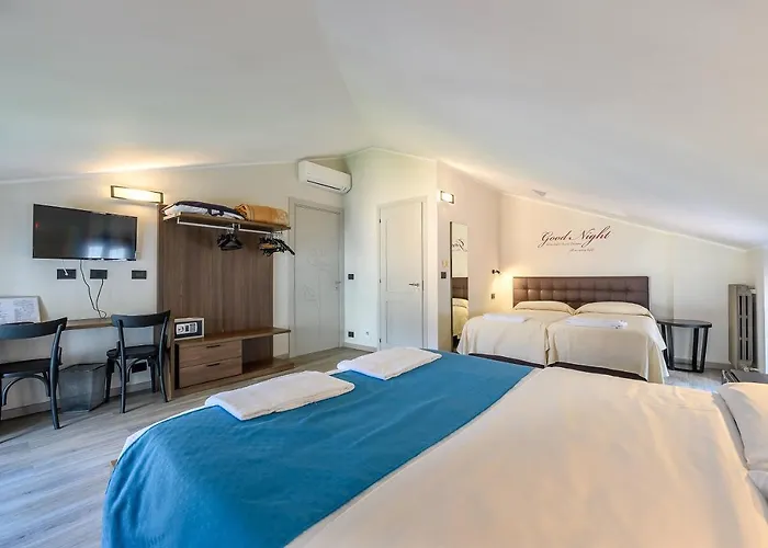 Hotel & 