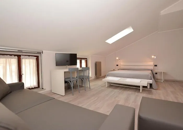 Hotel & 