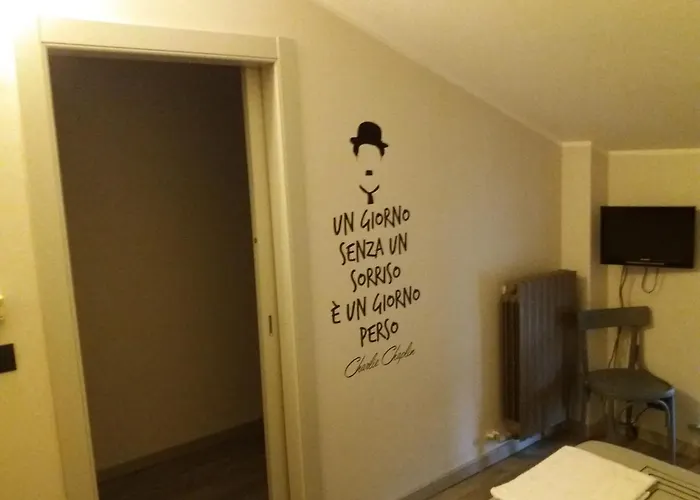 Hotel & 