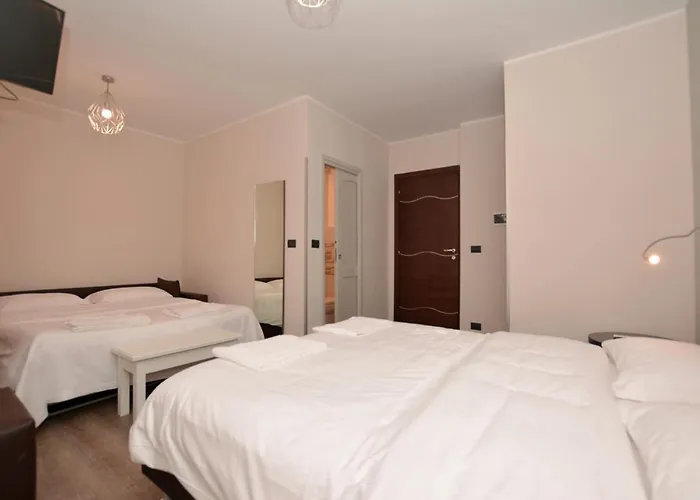 Hotel & 