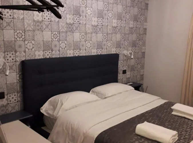 Hotel & 