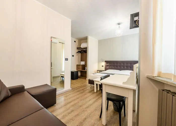 Hotel & 