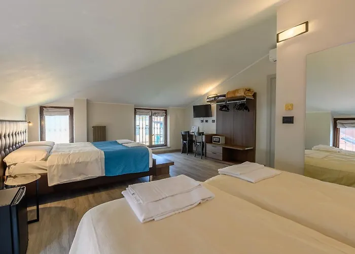 Hotel & 