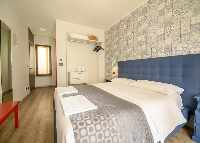 Hotel & 