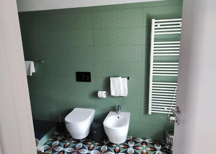 Hotel & 